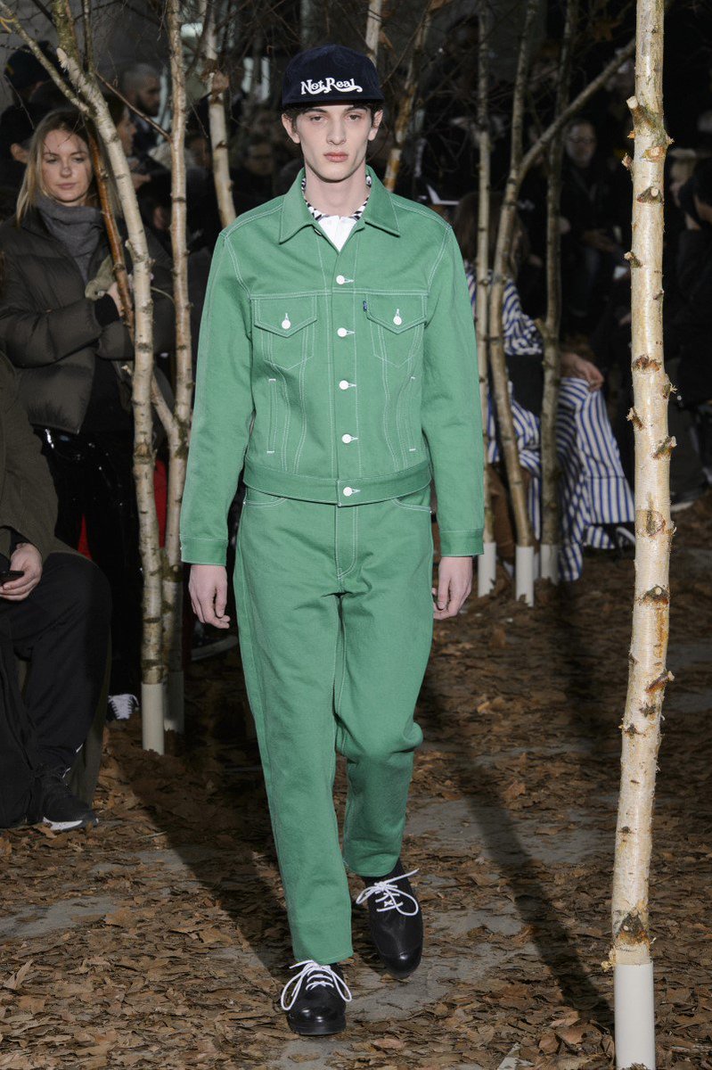 HommeEssential's tweet image. Comfort and a hint of romanticism took over the #OffWhite FW17 #collection by Virgil Abloh (Full collection: goo.gl/TZvFWZ)