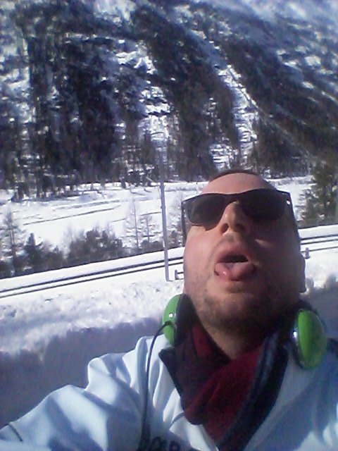gianmilan76's tweet photo. Corri che ti passa. Pontresina-Diavolezza-Pontresina #3ore Colonna sonora: #RockNRollAnimal #LouReed #stmoritz2017 https://t.co/XjnNdkBejZ