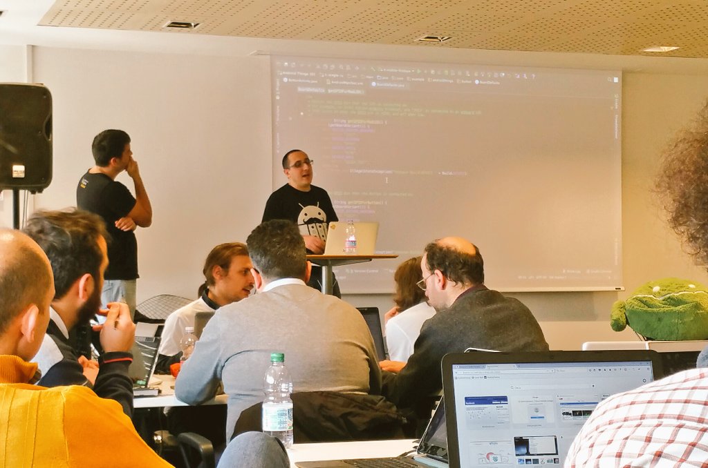 Android Things su #raspberrypi 3 #androidfactory #google #iot #develop #coding <a href="/EnLabs/">eNLabs</a>