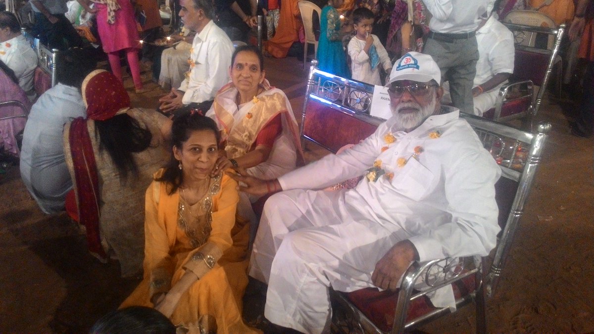 Mppd14's tweet photo. #LovedParentsWorshipDay at Mumbai.Few snaps of families who loved the festival of love with the beloved parents and expressed their feelings https://t.co/Q6fnQWtv5o