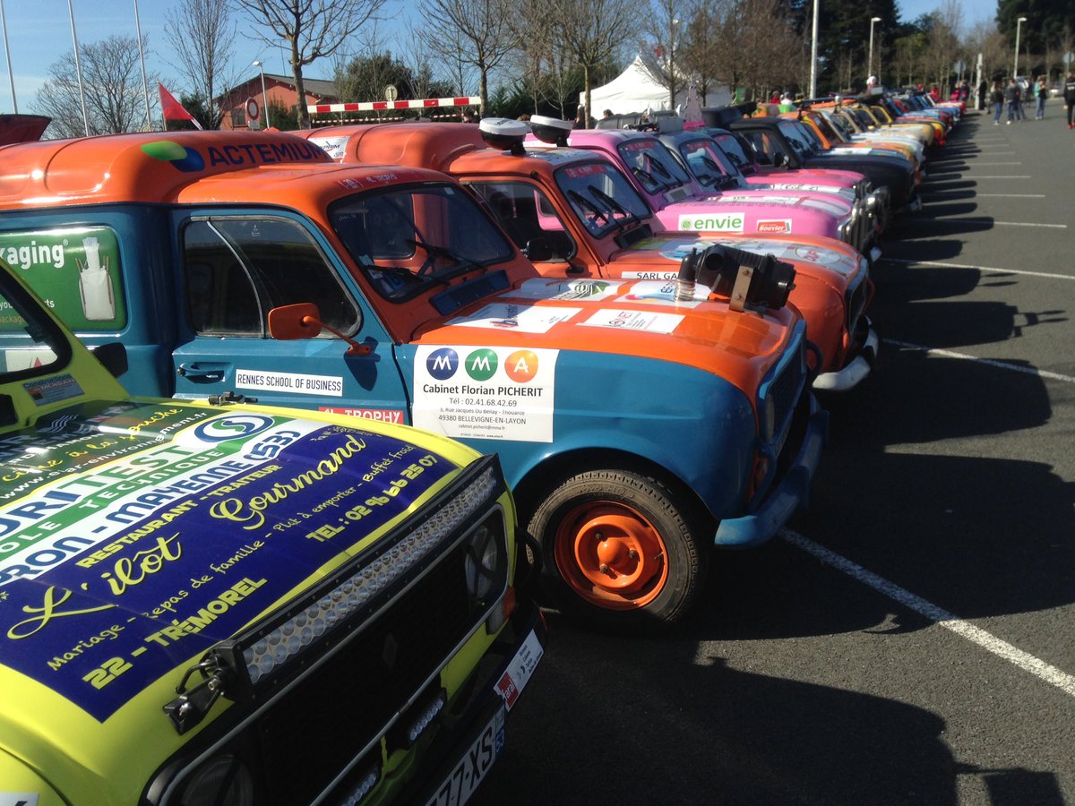 RMCDecouverte's tweet photo. #RMCDécouverte souhaite la bienvenue aux 3000 trophystes qui arrivent à #Biarritz pour le village départ du @4L_Trophy https://t.co/7JXLiNDbmu