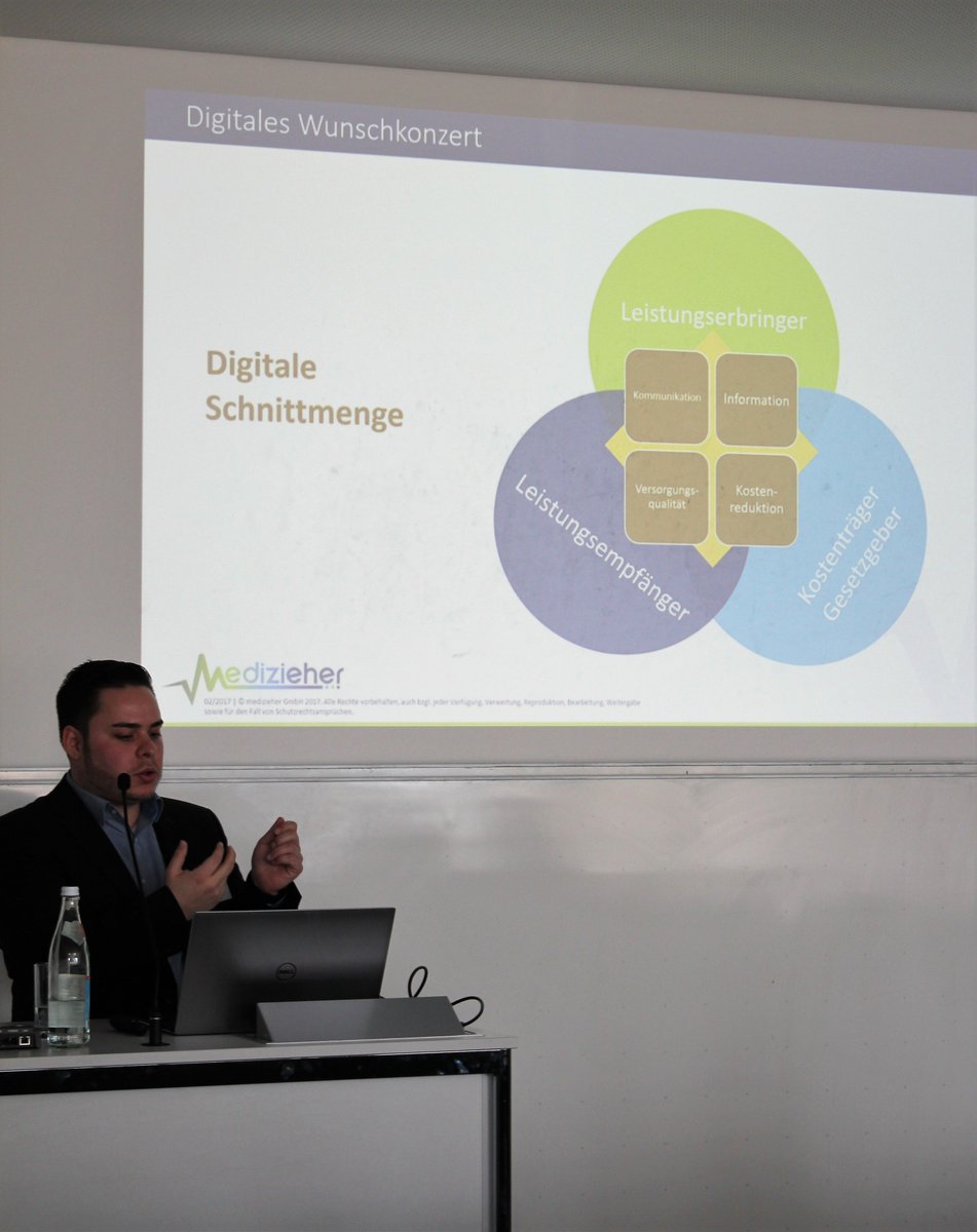 GoDigital2017's tweet photo. Andreas Zieher über Chancen und Risiken der #Digitalisierung für Patienten in der Medizin #Goigital2017 https://t.co/tcgBXOpFE7