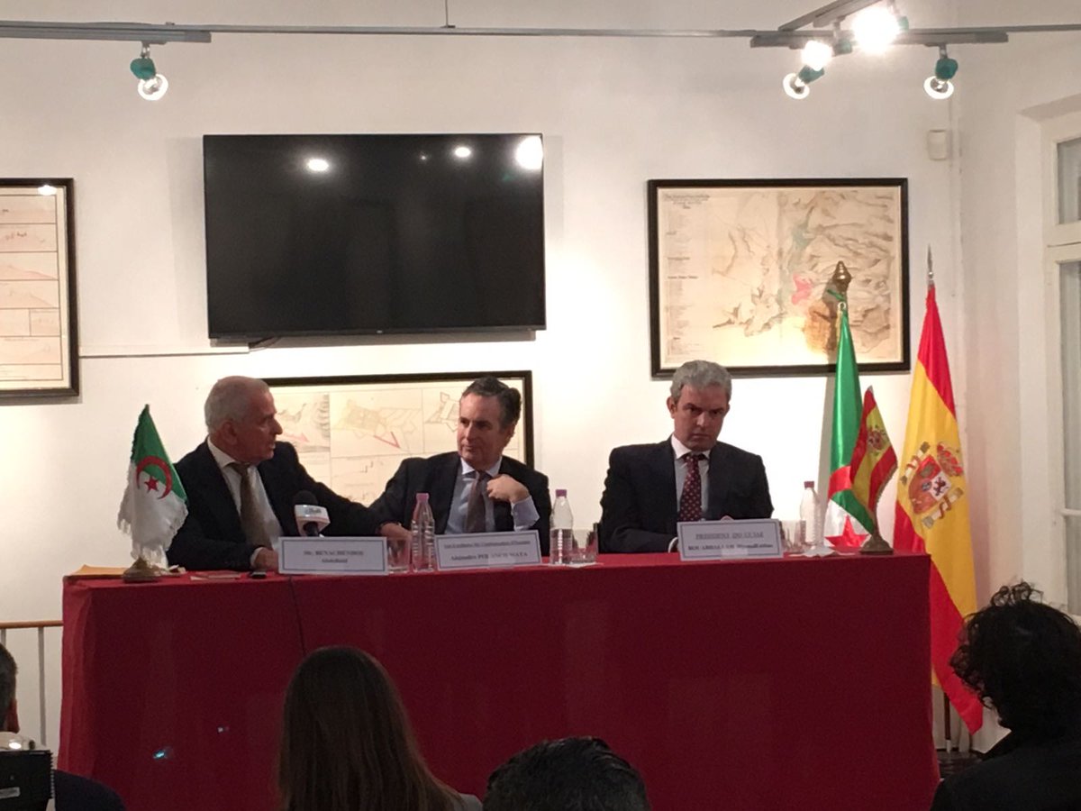 ICEXArgelia's tweet photo. El «Espacio España» en #Argel acogió el desayuno sobre la promoción de #IDE en #Argelia organizado por el #CCIAE con apoyo de @embEspArgelia https://t.co/3d1joSyDRD