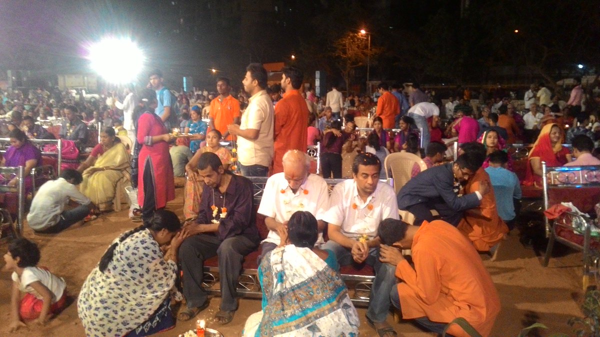 Mppd14's tweet photo. #LovedParentsWorshipDay with Guru kripa Vridhashram at Mumbai.
These parents felt auspicious as they were worshiped by some one long back. https://t.co/Xs49t26PR1