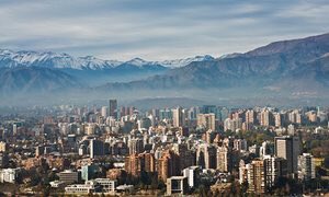 SeSantiagoCL's tweet photo. Ya lo viste? Mira esta guía de #Stgo elaborada por @guardian y disfrutemos nuestra ciudad! #SeSantiago #SeSmart https://t.co/BKyvd8lpdk https://t.co/W490IdVPXU