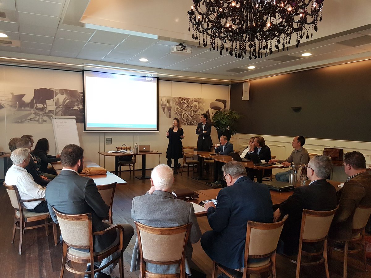 InnoProfs's tweet image. Mieke Oostra verzorgt de aftrap van de Inspiratiesessie over smartgrids en fotonica. #houdevoorsprong met #KIEN.