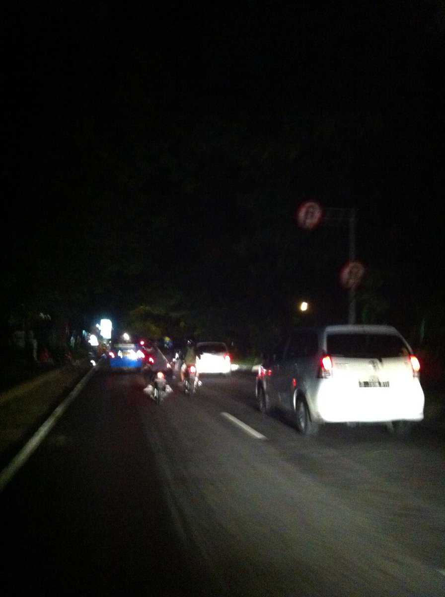 kikimaria8802's tweet photo. Pukul 19.38 lalin jl wagir terpantau ramai lancar-mariabc2
@Edunewsfm @official_itv #trafficmalang https://t.co/38JnIAvE2u