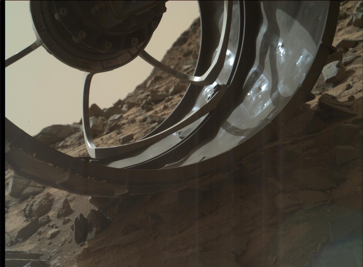 Step_Holt's tweet photo. "#Photo of #Curiositys wheel taken on Sol 842 by MAHLI." #space #cosmos #nasa #universe https://t.co/Hx3UTBTcZq
