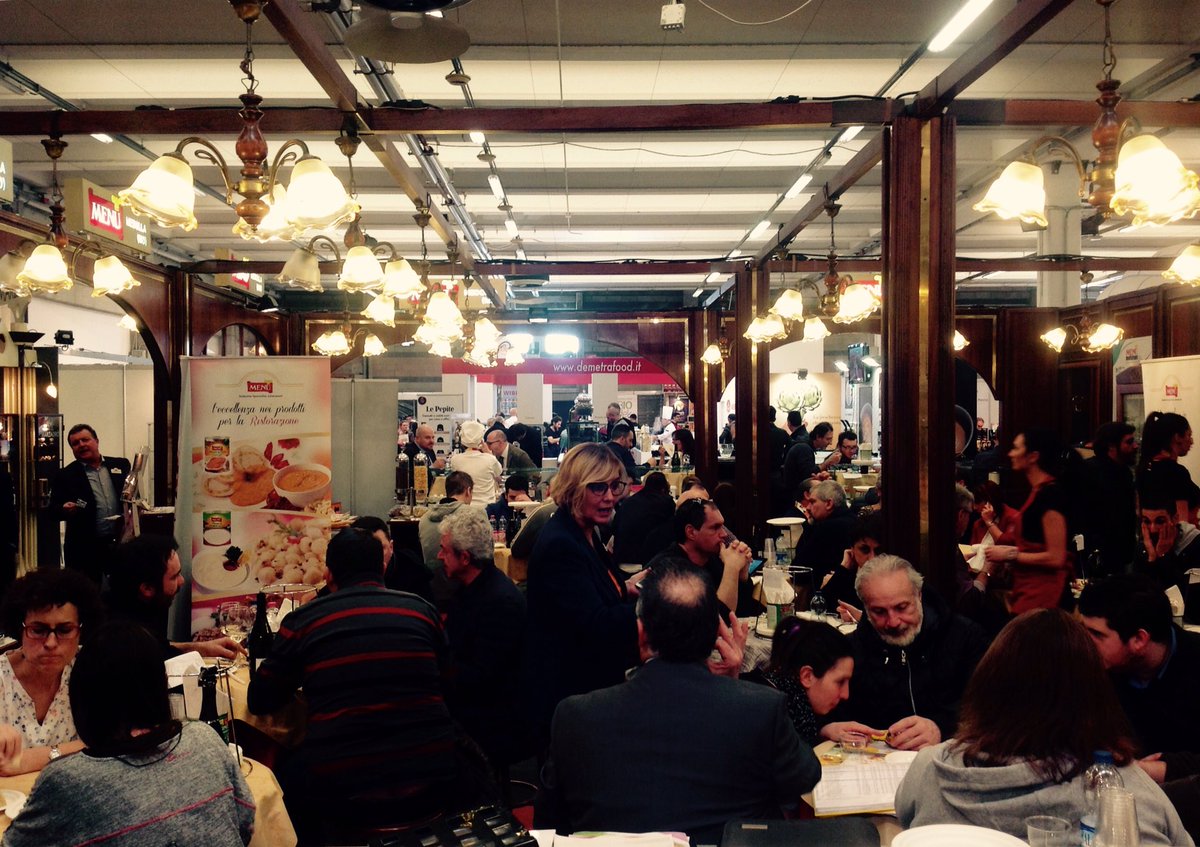 Magiare, bere e conoscere. Questo è #Ristorexpo #risto2017 #winelover #foodlover #lariofiere