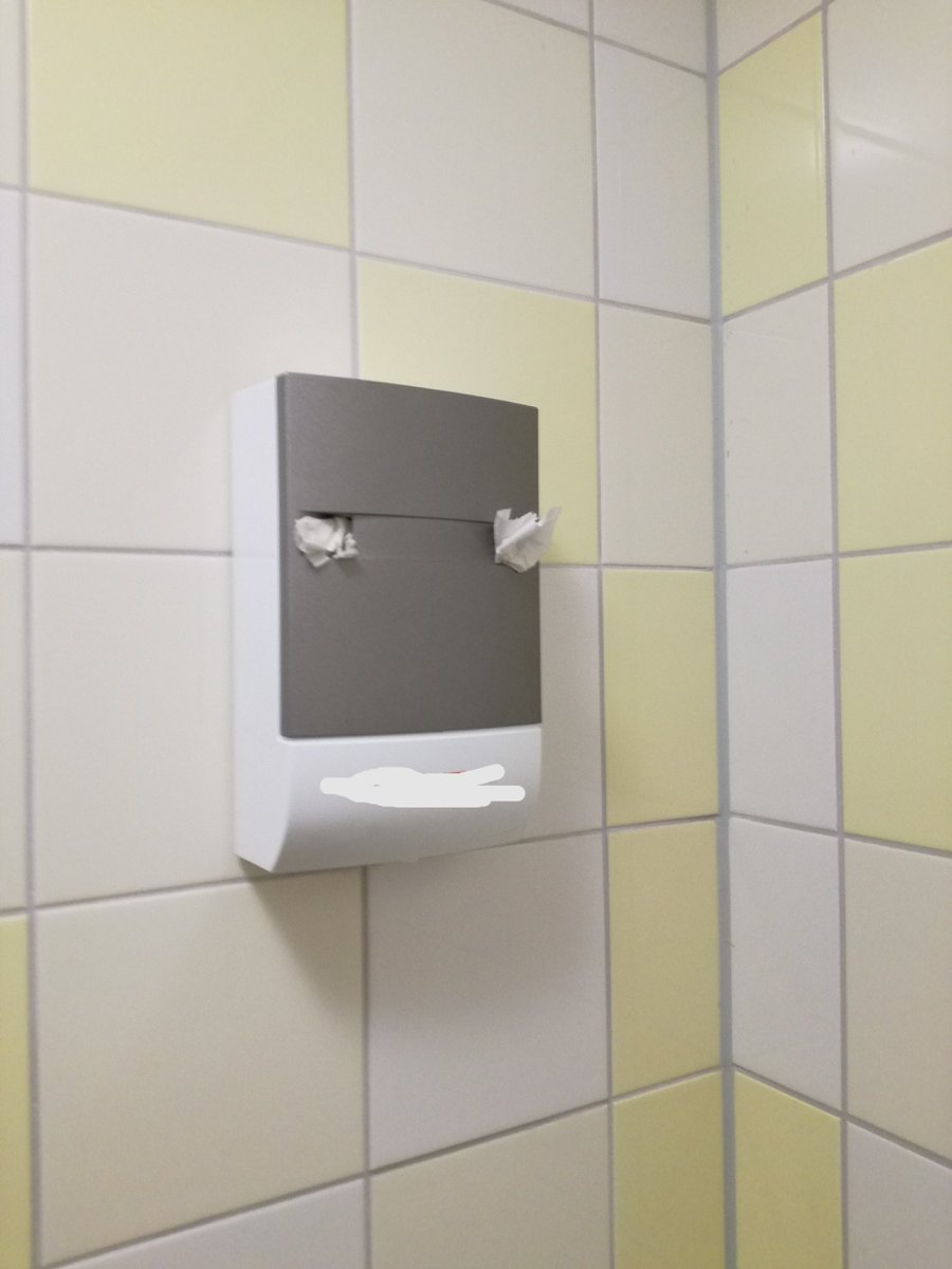 Criep's tweet photo. Heb het idee dat de gasten van dit toilet een ander idee hebben van een aangenaam geurtje dan wat ze nu krijgen aangeboden 😁 https://t.co/y9ta8mAHiG