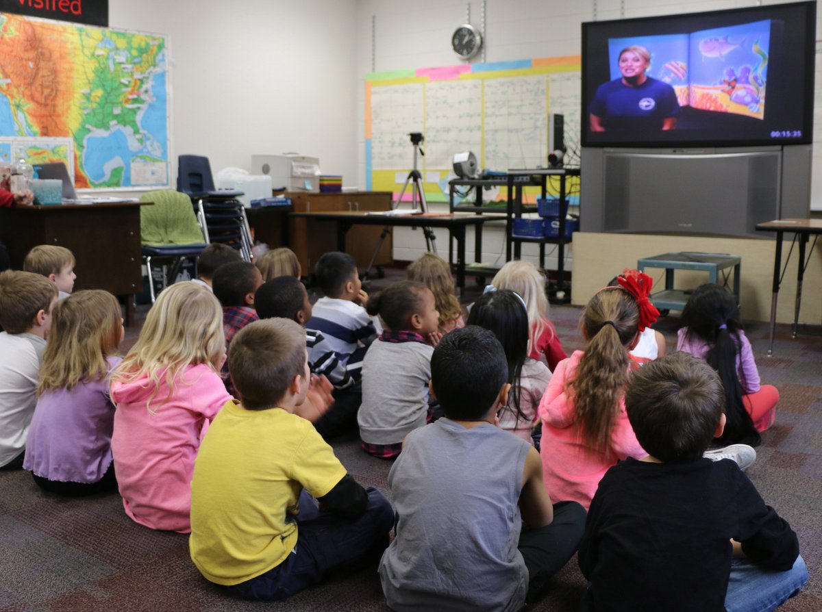 RuralHallSchool's tweet photo. Sharks! Ms Freeman's K class visits Kasey @seatrek #LoveScience #FunVIsit #wsfcs Thanks! https://t.co/FkaznQky79