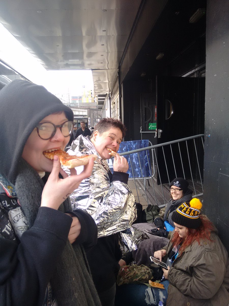 Free <a href="/PapaJohnsUK/">Papa Johns UK</a> pizza courtesy of <a href="/O2music/">YesWeHack O2</a> for the die-hards waiting outside <a href="/O2RitzManc/">O2 Ritz Manchester</a> for <a href="/TBSOfficial/">Taking Back Sunday</a>. #o2 #PizzaLover