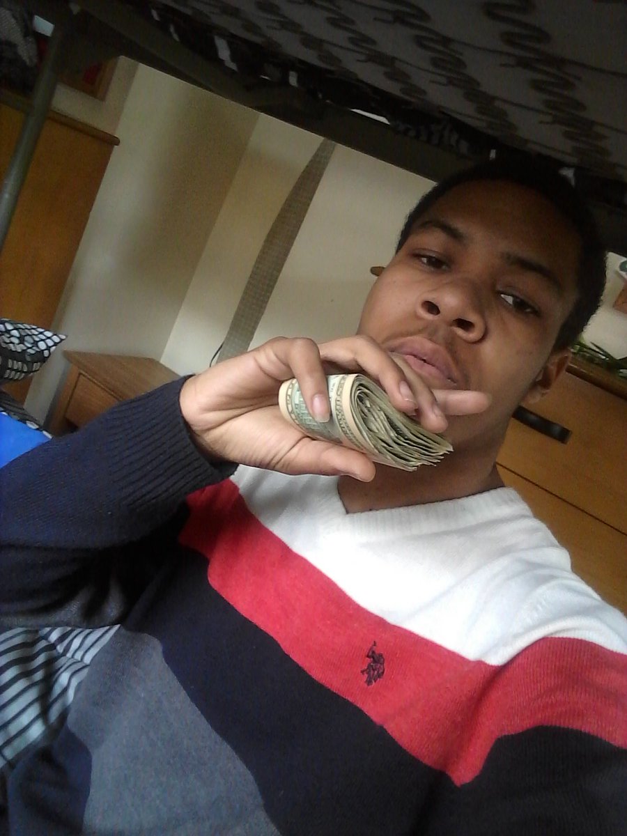 0fficial_adonis's tweet photo. 💰💰💰🏃🏃🏃 broke niggas should be against the law #BagChasing https://t.co/fxk5t8wUBa