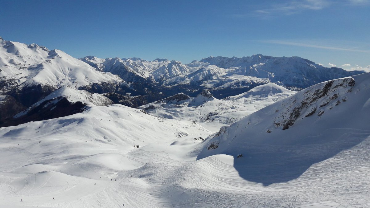 AramonFormigal's tweet photo. Las vistas desde nuestra oficina... qué os parecen? https://t.co/6IVj0Vr8Ch