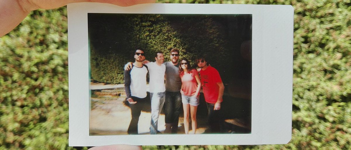 fantaplasticmag's tweet photo. El nuevo disco de @Detergentepop hace nuestras vidas más felices... Y por eso les entrevistamos en este Fast Date. https://t.co/owNvlK382N https://t.co/d0vvLmtyHP