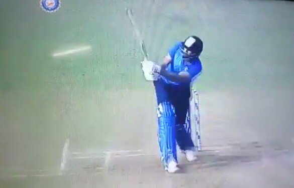 ItsmeNivesh's tweet photo. @YUVSTRONG12 hitted 3 sixes in a row #singhisKing  #youwecan https://t.co/qFNeGjSGUW