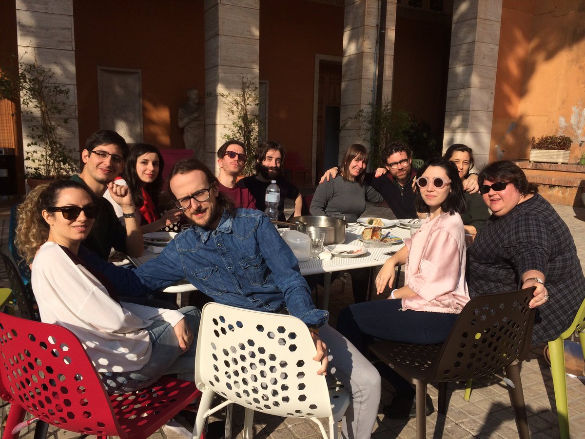 RAERoma's tweet photo. La #primavera e quasi arrivata! Y despedimos a nuestra invitada de esta semana con una comida al sol ☀️ gracias @semiramis_glez 😉 https://t.co/2JWxK4kGsl