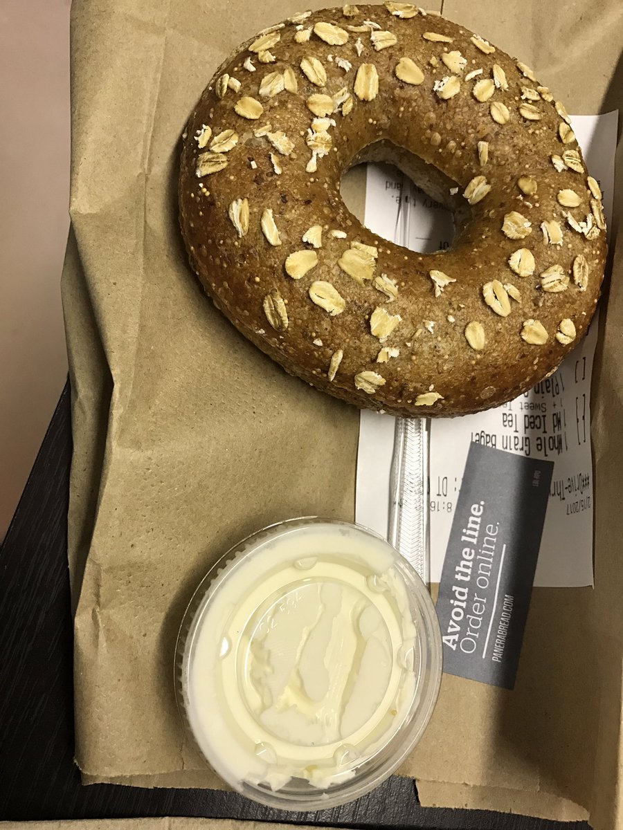 VickiFarray's tweet photo. @panerabread when did you change your cream cheese size to be skimpy but yet the same price? https://t.co/w5gfstxY1k