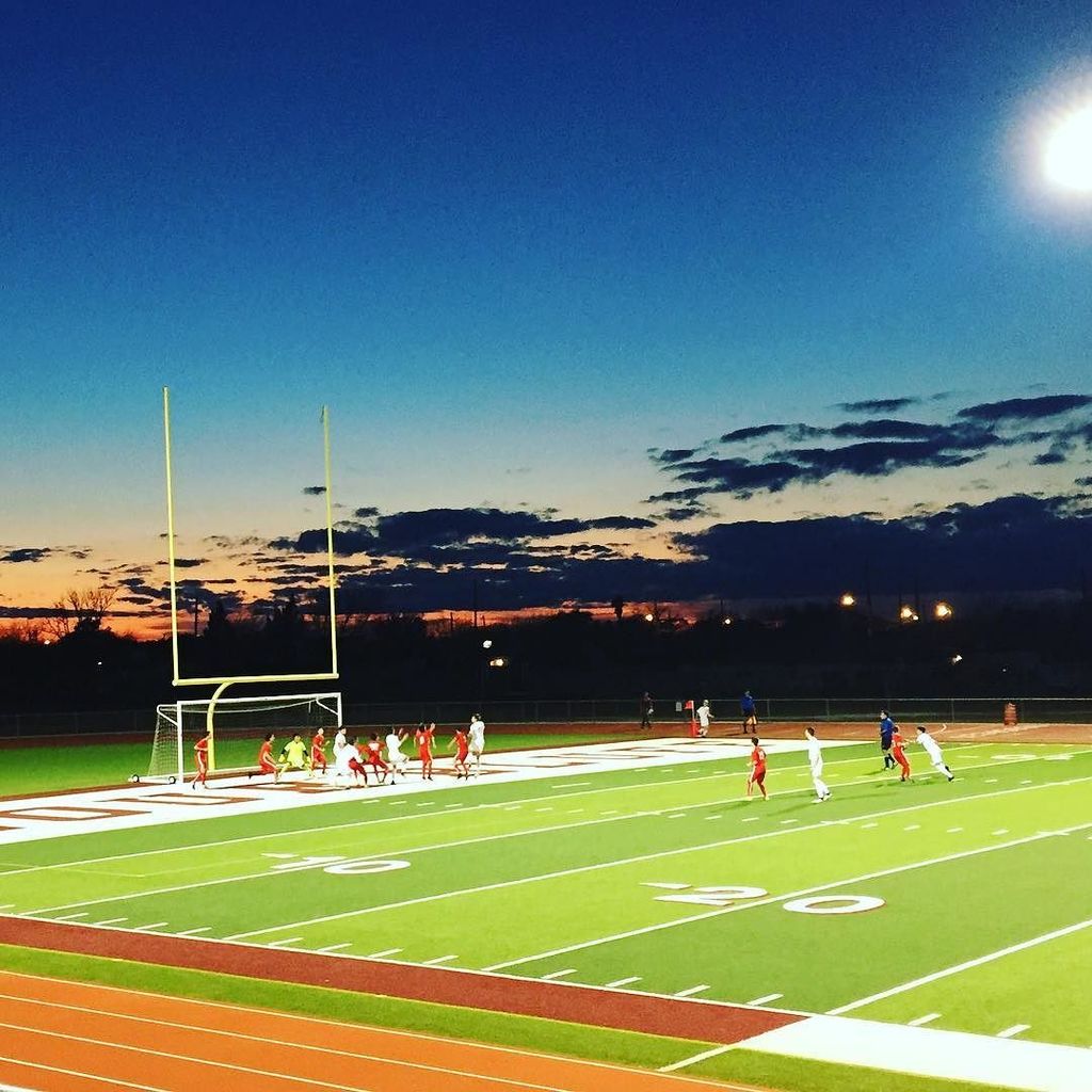 ric3r's tweet photo. A beautiful night for a #soccer game. #wbray vs #flourbluff #cctx https://t.co/J5DXdsVYXg