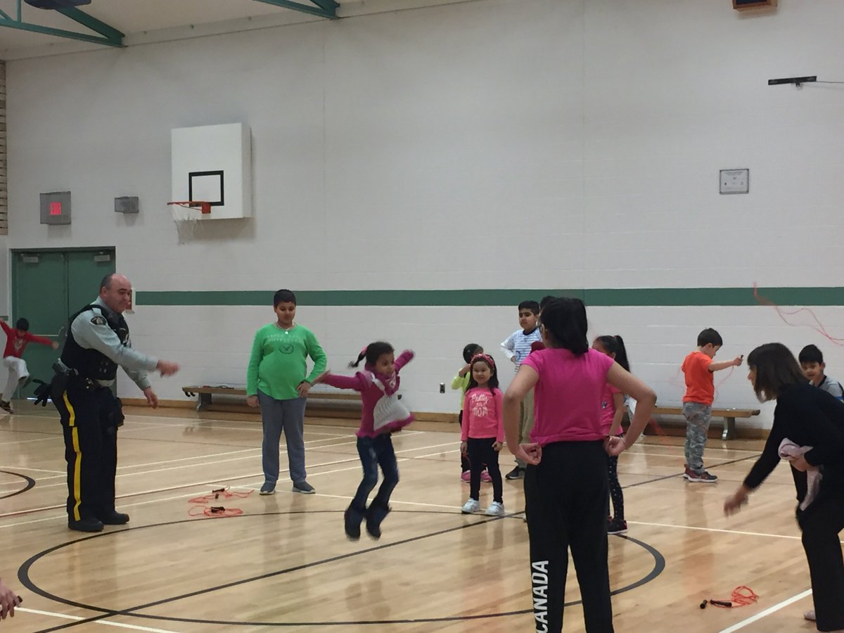 NewtonESchool's tweet photo. Jump Rope For Heart was organized by div 3 and a special helper joined in https://t.co/tbOsmE7wix