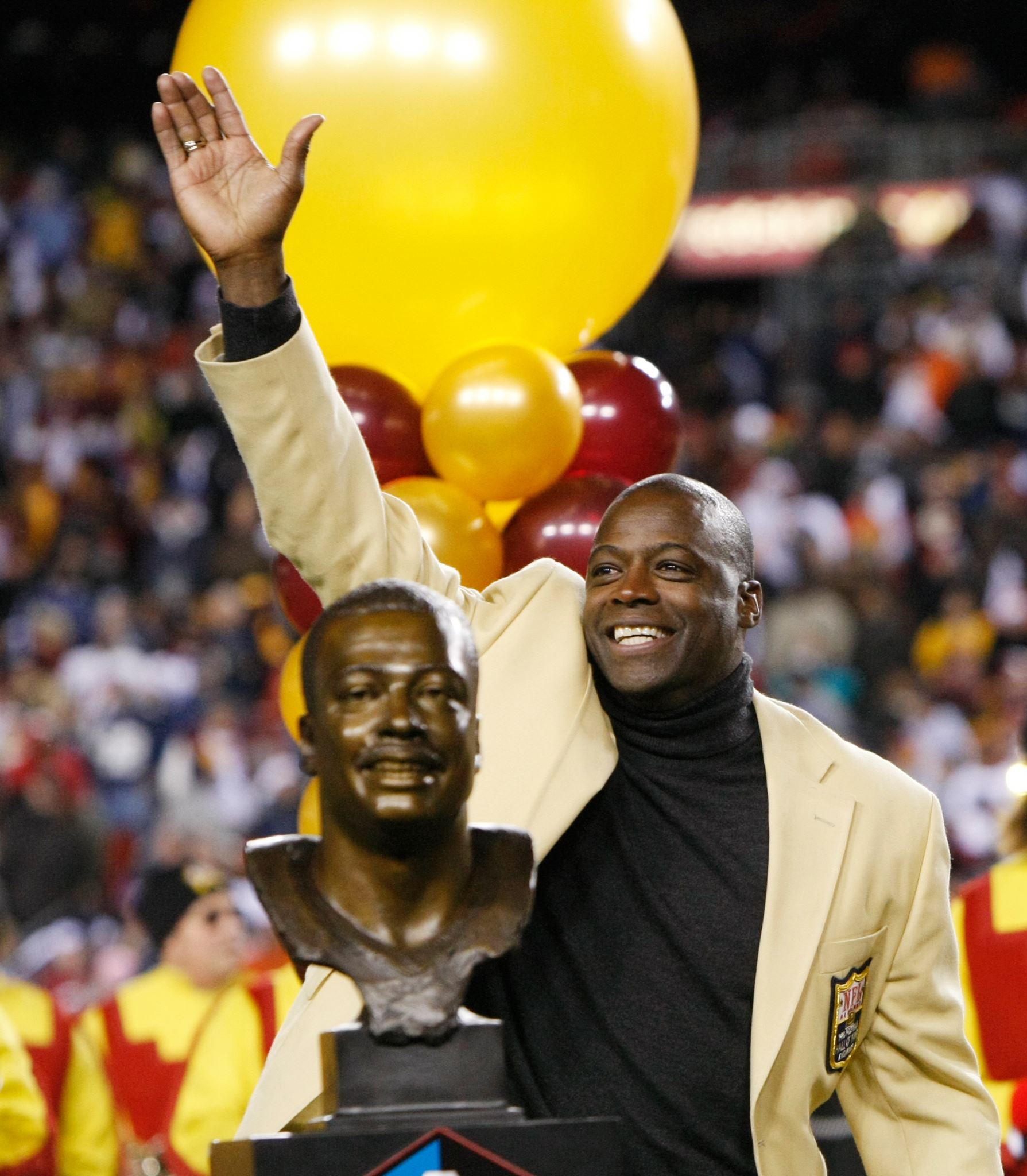 REmessage to wish Legend Darrell Green a happy 57th birthday today!!! 