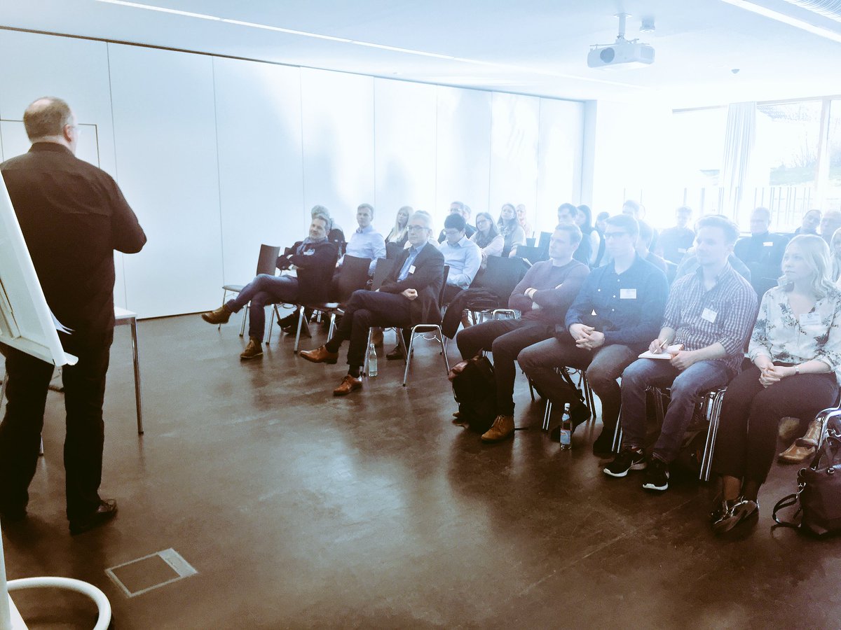 GoDigital2017's tweet photo. Social Web Berater und Blogger @oliverg über Onlinekommunikation im Unternehmen. #GoDigital2017 https://t.co/M5lZK3BFdw