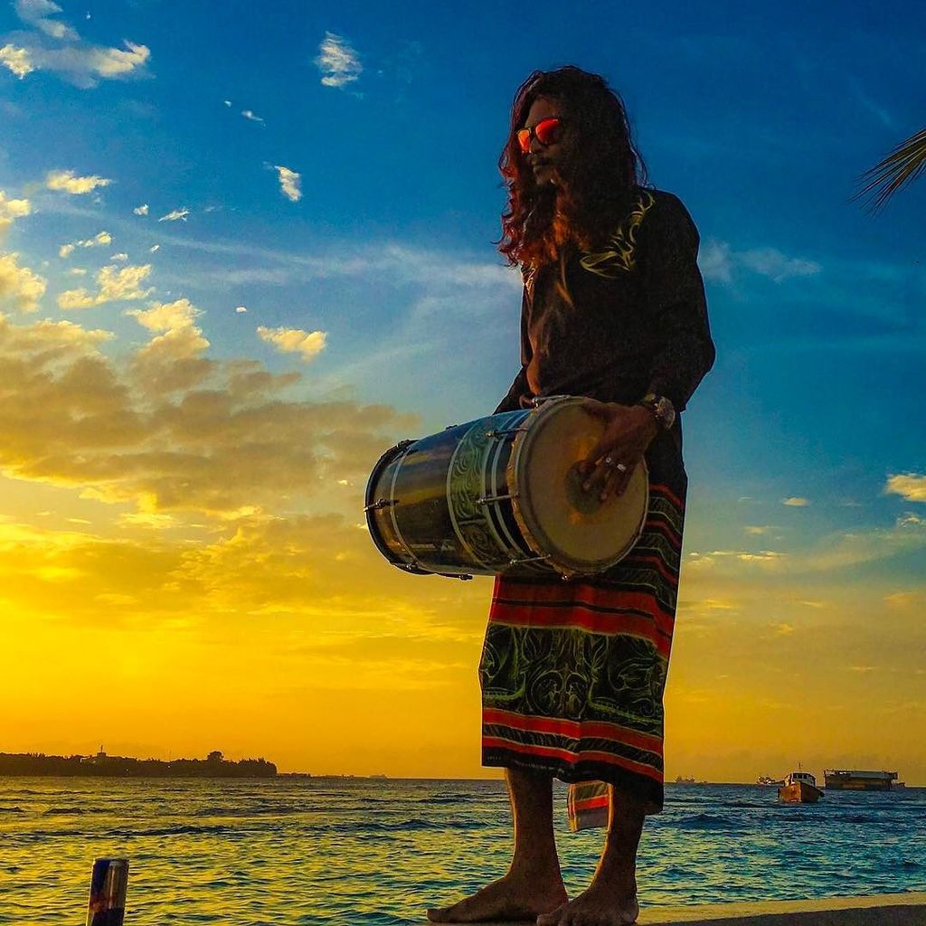 habeysmamdu's tweet photo. Maldives 🇲🇻 #habeys #habeysboduberu #soundsofMaldives #sunset #colors #maldives #boduberu https://t.co/KqrK61aVPD https://t.co/o4Z4YKutoK