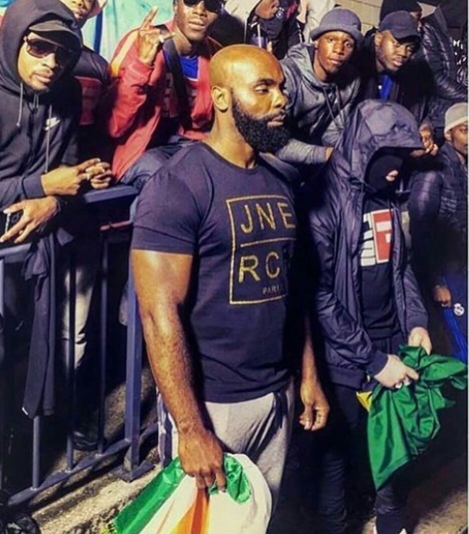 chapeau92paille's tweet photo. Qd tes en plein tournage de clip et que tt d'un coup tu te rapelle du mec qui t'avais crever ton ballon qd t'étais petit 
#BenePart3 https://t.co/dKdqAqYkYr