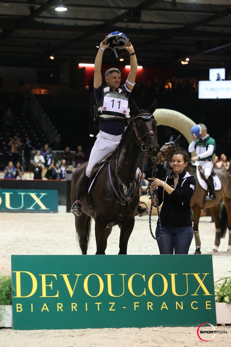 JumpingBordeaux's tweet photo. Quelle victoire somptueuse de @KarimLaghouag avec Punch de l'Esques lors de l'épreuve du DEVOUCOUX ! Des frissons à chaque fois !! #JumpBdx https://t.co/AdkUV1j9ZQ