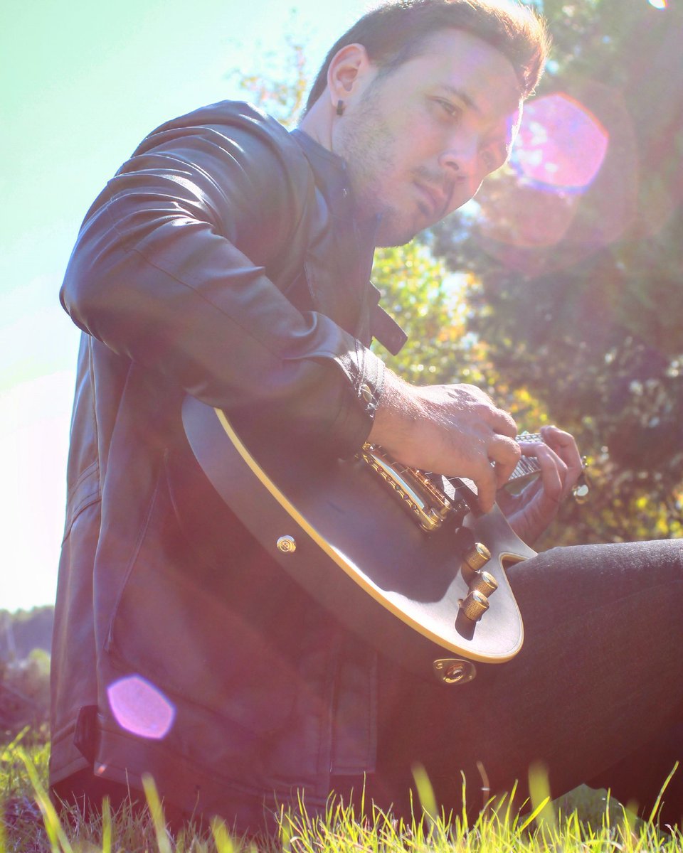 diegosudor's tweet photo. I hate to love what you still make me feel.
Follow my band @oceansfallband
#band #live #concert #espguitars #ltdec401 #naboo #theed #metal https://t.co/sq9etIJdb9