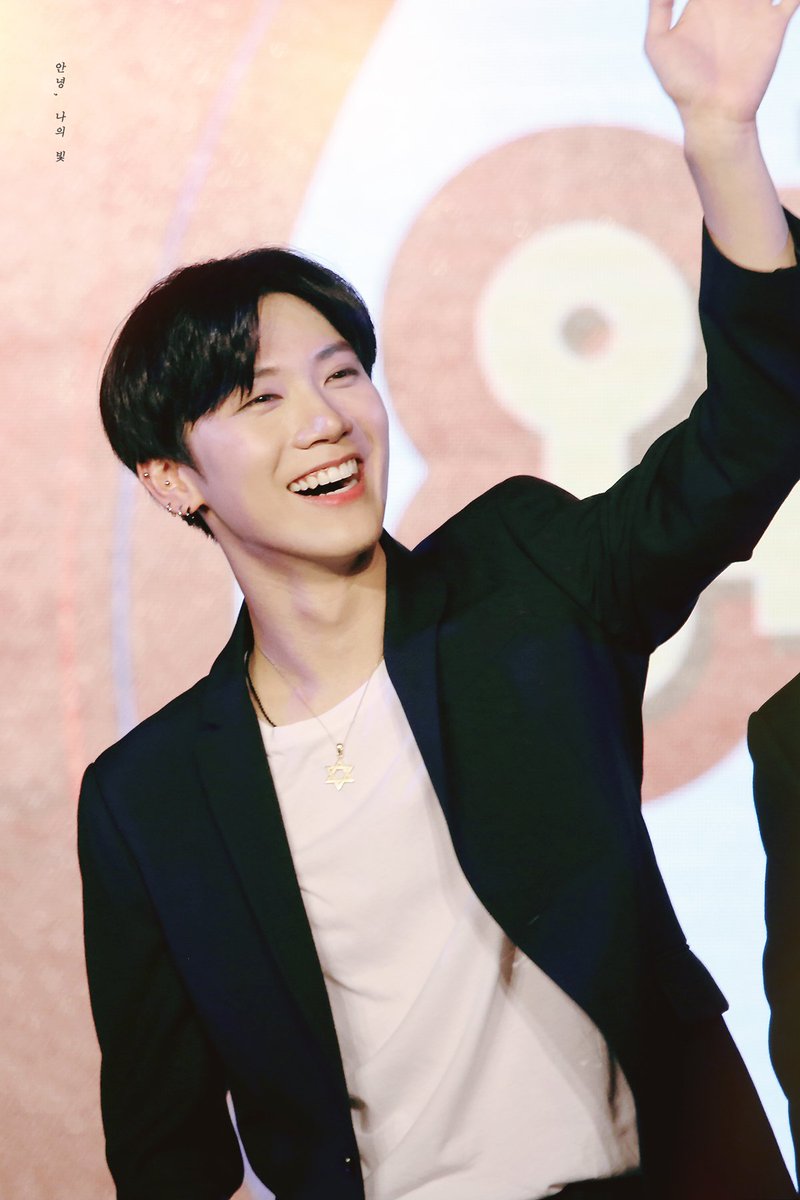 HiMylight's tweet photo. it's gonna be a long road but..
#WaitingforTen #TEN #เตนล์ https://t.co/qqY8FPtnxe