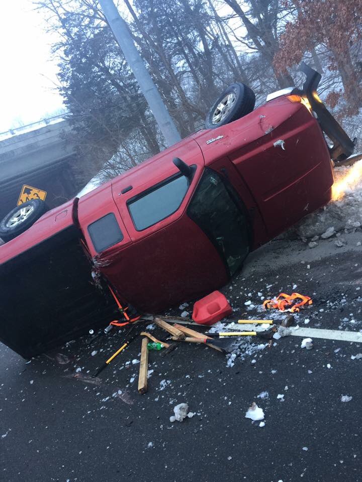 WeatherJosh's tweet photo. Photos from the earlier crash on 395 Southbound in #Norwich. Thankfully the driver exited the vehicle with no injuries. #NBCCT #YanticFire https://t.co/pFeGOl1b7m
