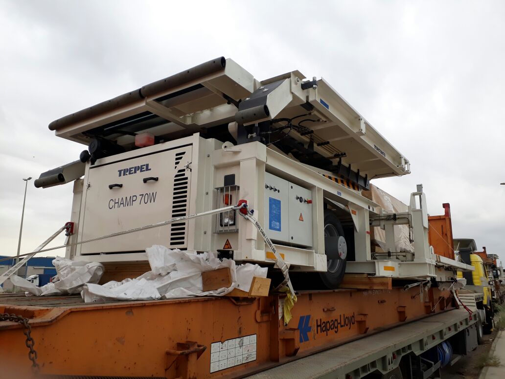 Dsl_est's tweet photo. Transportation of 4 x 40' Flat Rack of airport equipment Trepel Champ 70W from Jeddah seaport for Jeddah Airport by @Dsl_est https://t.co/Tms63K84WT