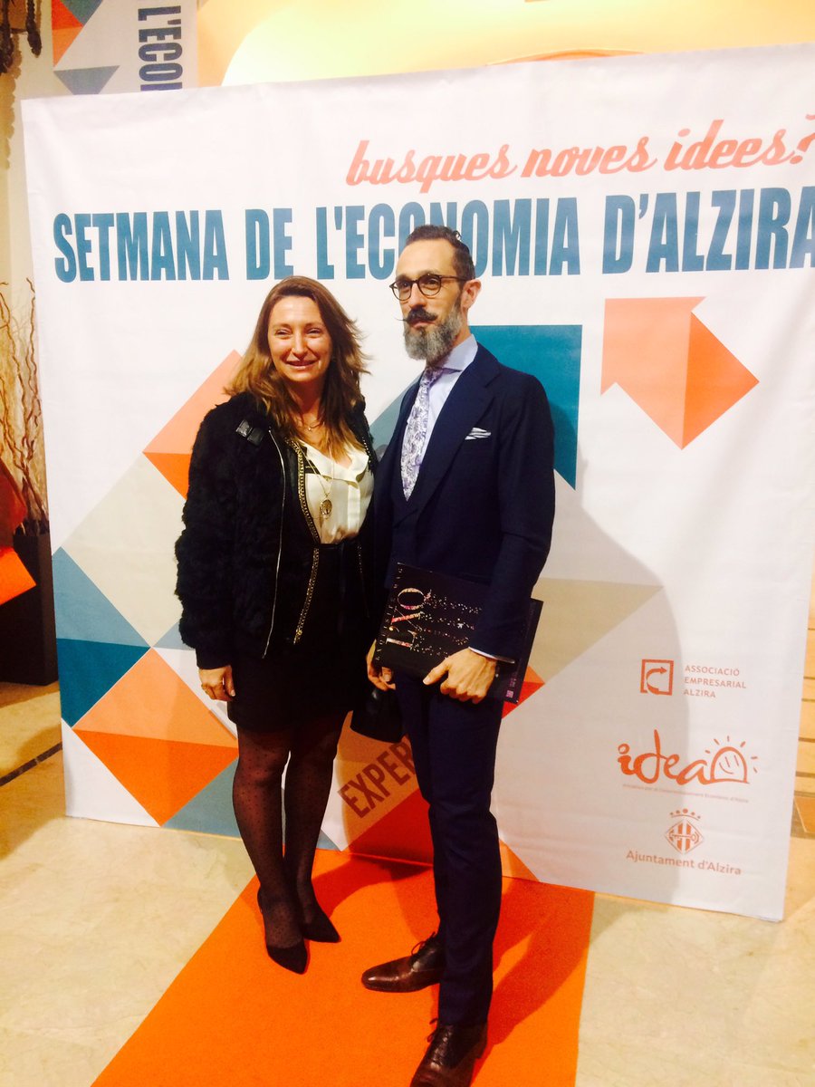 ValenciaModel's tweet photo. @MrDAQUI Influencer Protocolo social i embajador de la Shopping Night Valencia @IdeaAlzira @mancoriberaalta https://t.co/rtuFGzc5YY