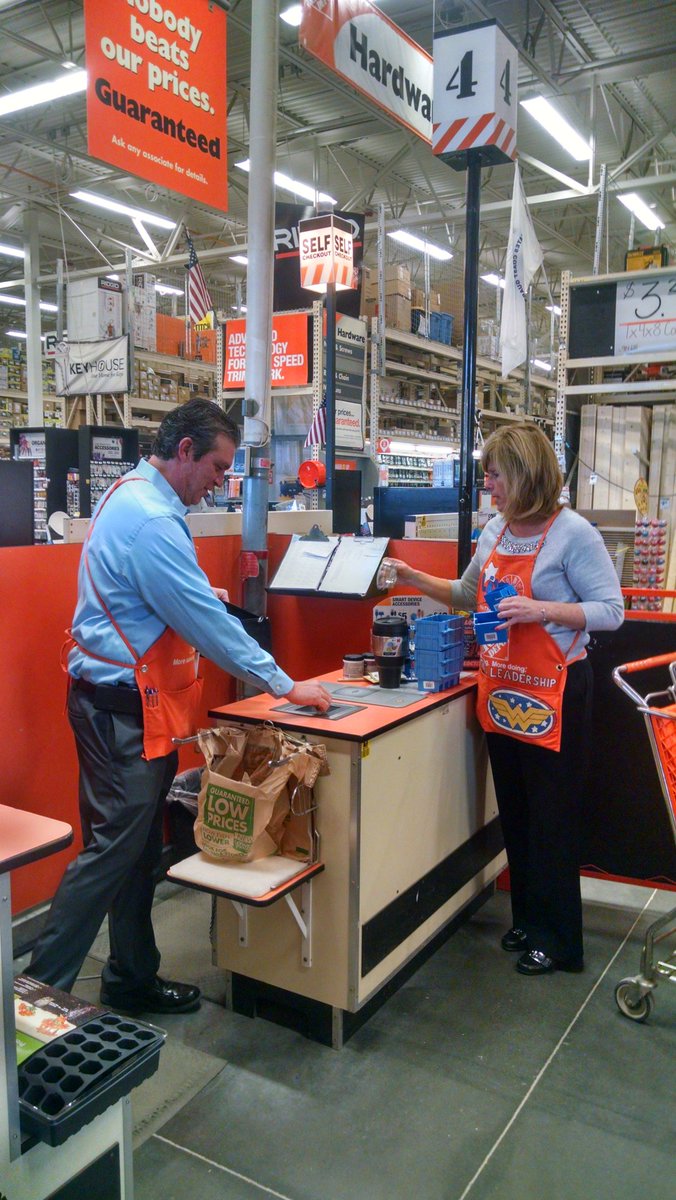 Leadership team brushing up on thier cashier skills @anzarut1 <a href="/lisa_looker/">lisa looker</a> <a href="/rracesr/">Ron</a> <a href="/noon0611/">Amber Noon</a>