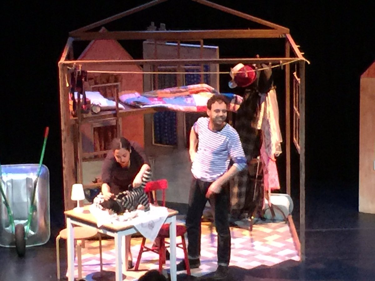 SandPitTheatre's tweet photo. A fantastic production of #BurglarBill captivating our audiences today #littlediggers @PiedPiperLive https://t.co/4sXmeGopam