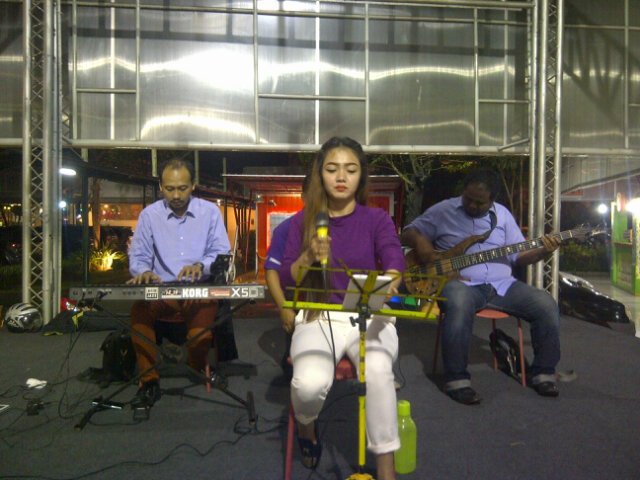 Done quartet acoustic at <a href="/eccff/">EastCoastCenter FF</a>'s foodcourt on jazzy nite, feat <a href="/rensza_drum/">rensza vereira</a> :) Enjoy the election &amp; holiday!