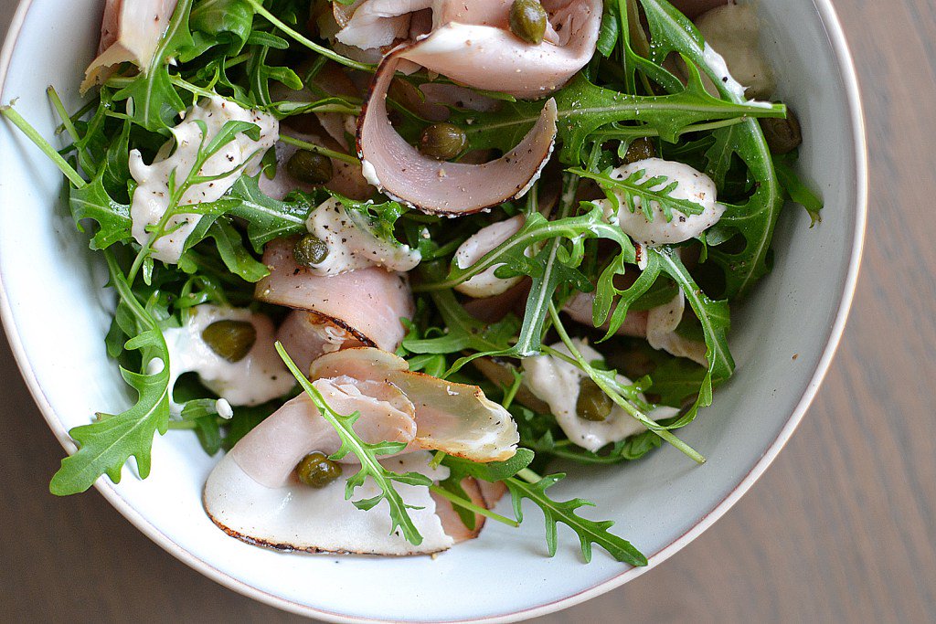 PrettyGoodCook's tweet image. Vitello Tonnato salade, heerlijk als lichte en eiwitrijke lunch of avondmaaltijd. prettygoodcooking.wordpress.com/2017/02/15/vit…