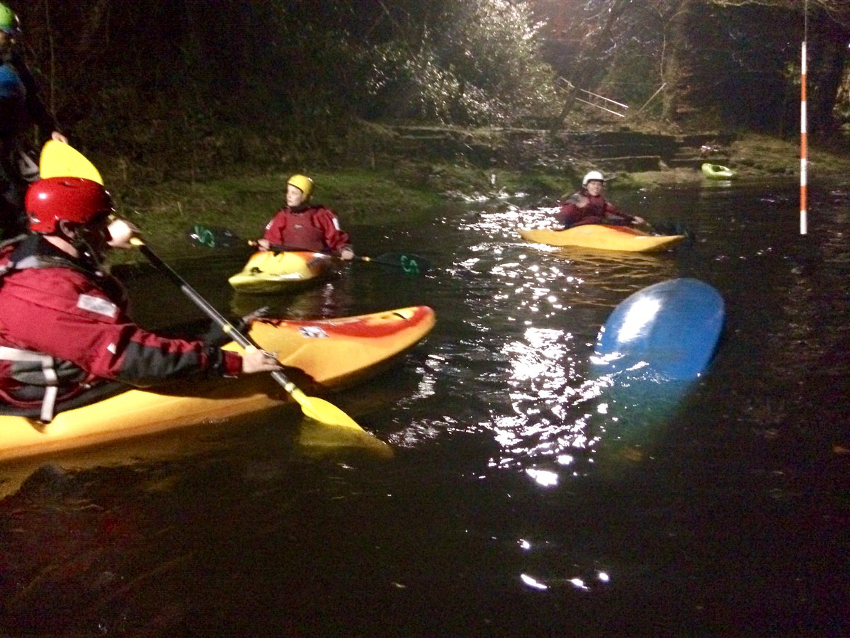 Jimkrawiecki's tweet photo. Fun and games this evening down @manchestercanoe club with some #chaseboating practice https://t.co/Uy8d6AGbyC