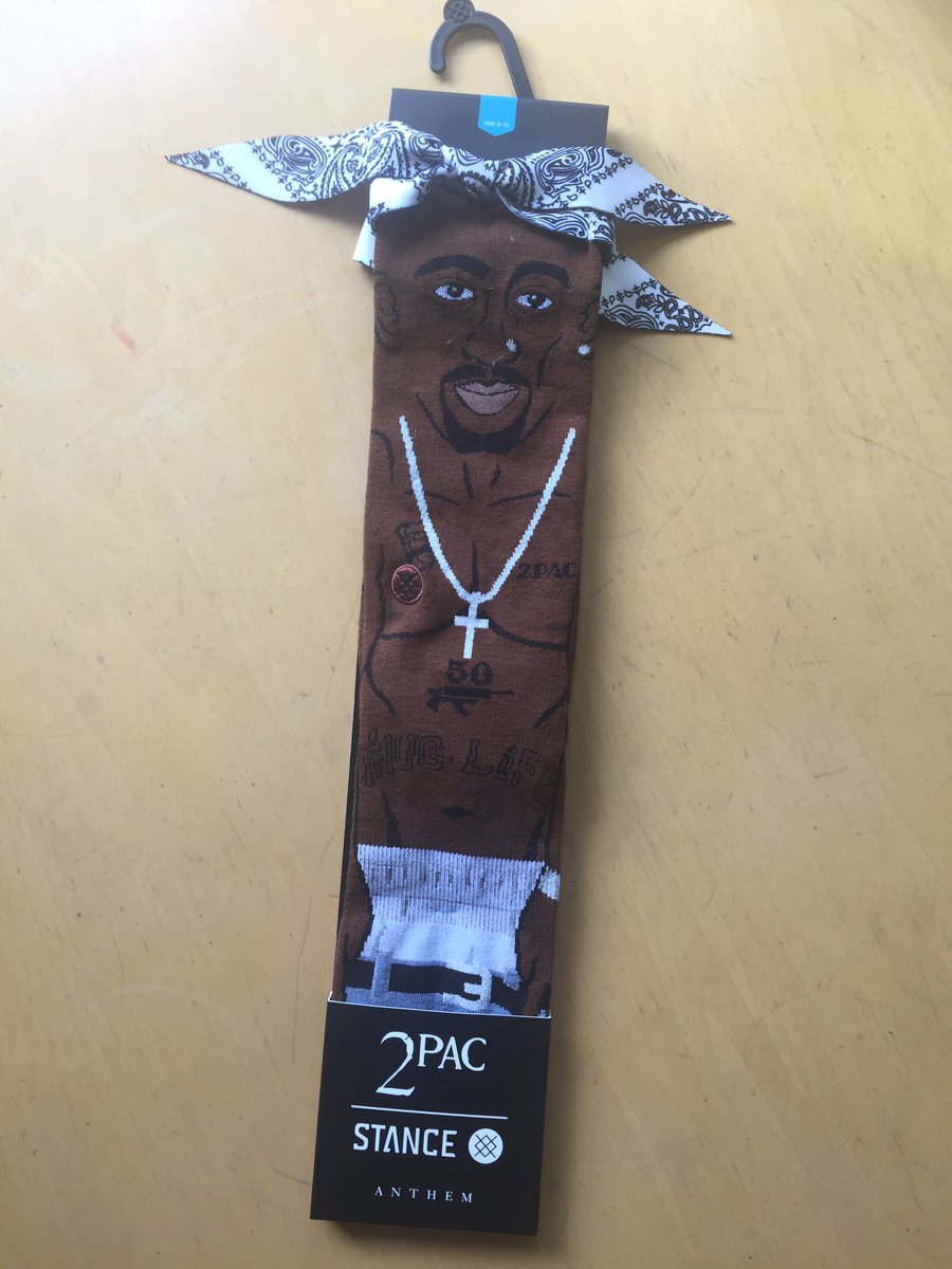 ojedge's tweet image. Asked my gf to buy me a 2-pack of socks and she came back with these wtf