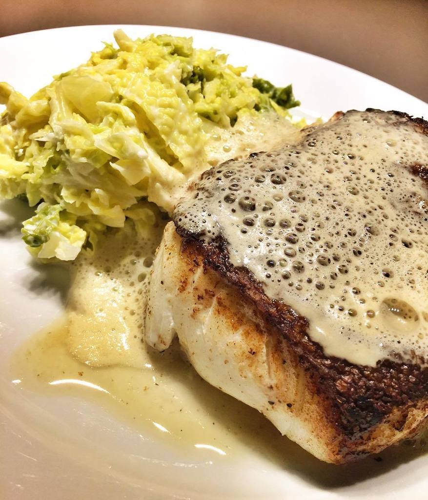kuechenjunge's tweet photo. Skrei - Düsseldorfer Senfschaum - Wirsing #wintergemüse #foodporn #delicious #foodblogger #kjfb #skrei https://t.co/AfC981QyqT