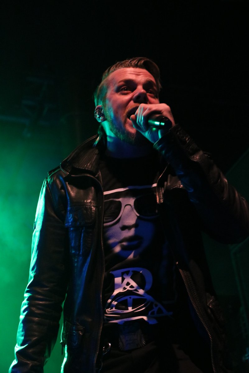 E_Rock_Reviews's tweet photo. @theravenage Providing belting support to @Anthrax            https://t.co/cQMtUJl6YK https://t.co/kGhcGSZWXr