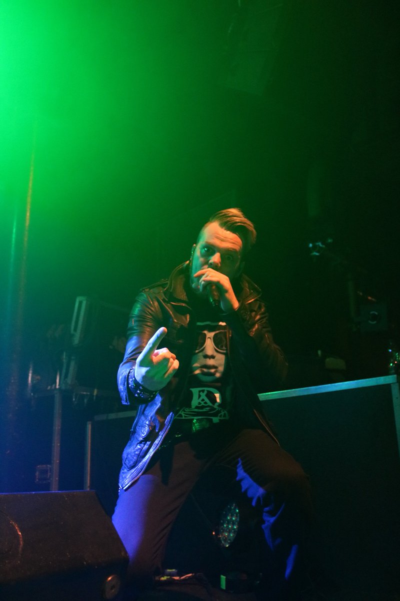 E_Rock_Reviews's tweet photo. @theravenage Providing belting support to @Anthrax            https://t.co/cQMtUJl6YK https://t.co/kGhcGSZWXr