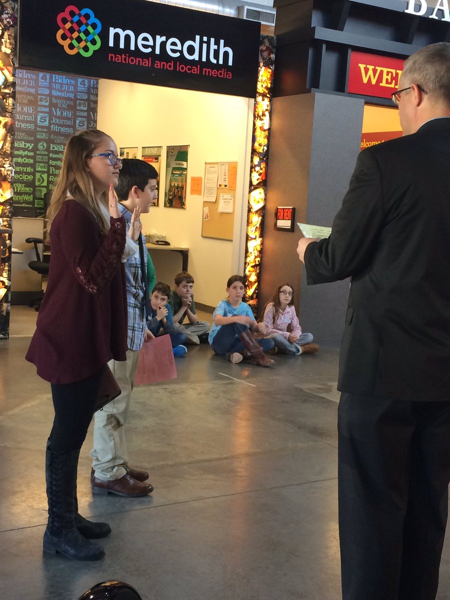 KellyMurley's tweet photo. Swearing in of mayor and DA. #bfmslearns #sixthgraderocks https://t.co/gie6OHram9