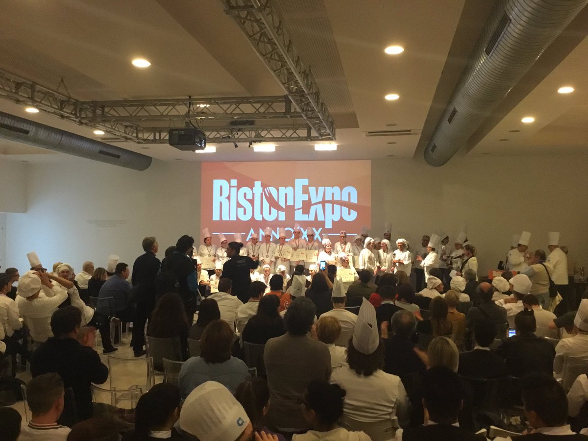 Che folla alla premiazione dei #concorsi di #risto2017
 Chi saranno i #vincitori di #YoungGeneration e di #ArteInCucina ?