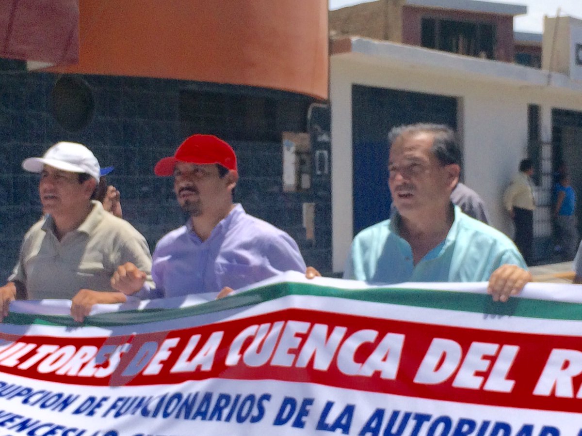 BancadaFAperu's tweet photo. "Usuarios unidos jamás serán vencidos" es el pedido de miles de agricultores de todo el Perú! Abajo la #Corrupción @HumbertoTYL presente! https://t.co/zb0upNEDv3