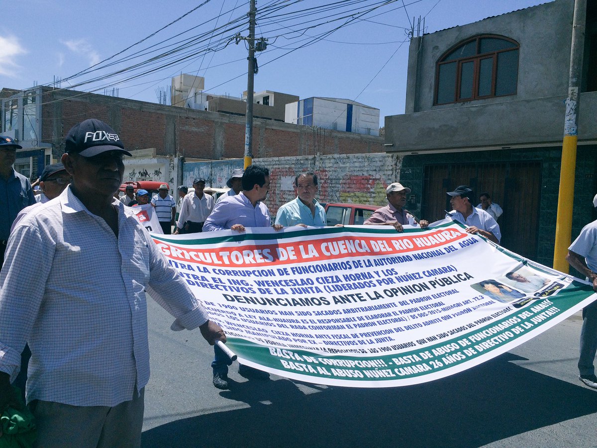 BancadaFAperu's tweet photo. "Usuarios unidos jamás serán vencidos" es el pedido de miles de agricultores de todo el Perú! Abajo la #Corrupción @HumbertoTYL presente! https://t.co/zb0upNEDv3