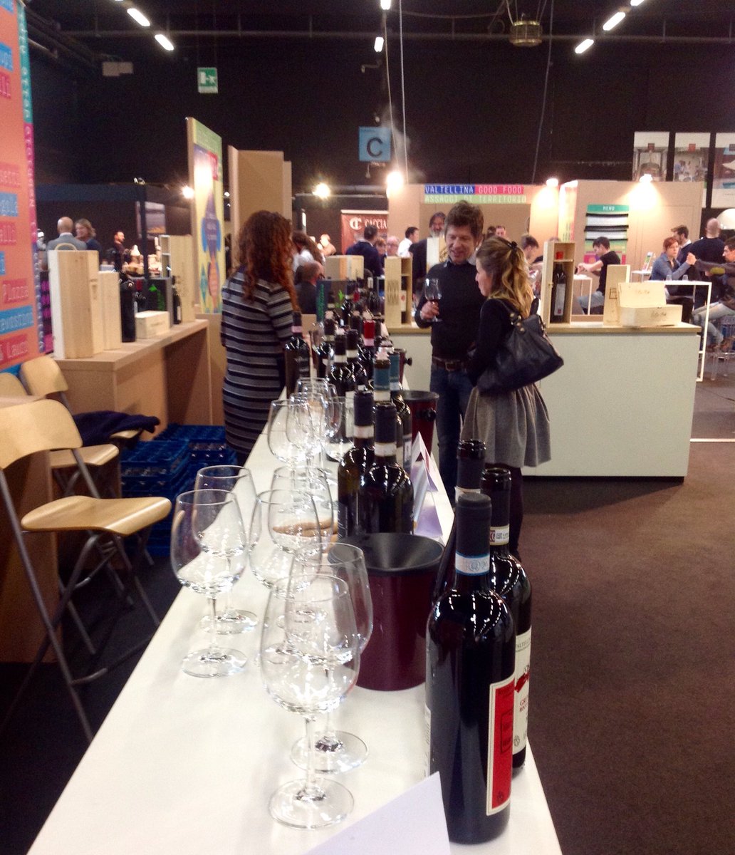 Degustazioni di vini a gogo. Quattro giorni favolosi con <a href="/ValtellinaVini/">Vini di Valtellina</a>, qui a #Ristorexpo #risto2017 #winelover <a href="/VinoegustoBlog/">VinoeGusto</a> #wine