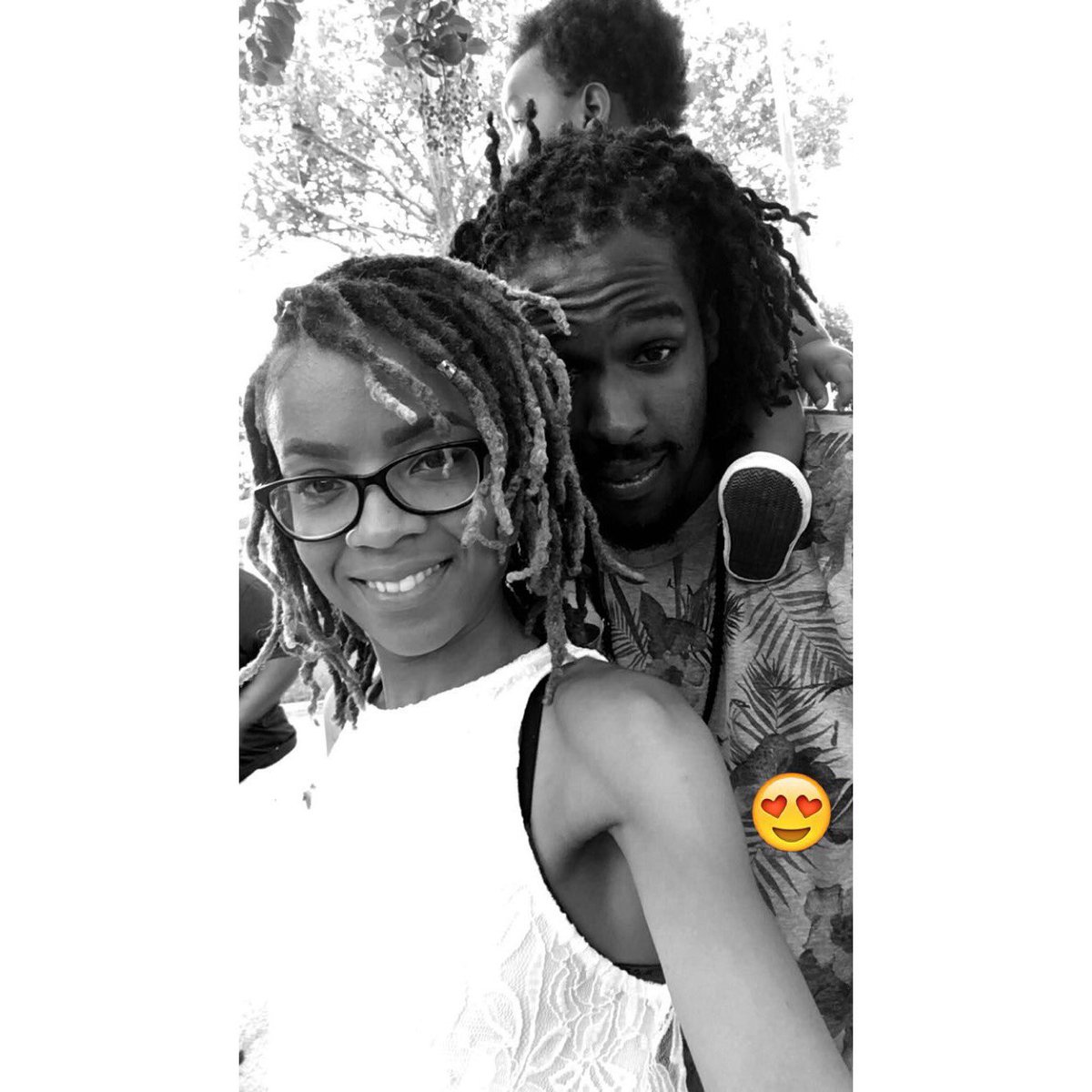 Sunflawa_'s tweet photo. #WeMetOnTwitter .... 4.5 years later we're married with kids 😍✨❤ https://t.co/LH8wSLtTFf