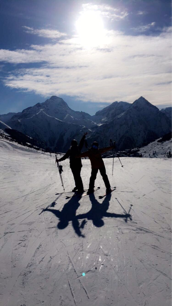 Deux_Alpes_ski's tweet photo. Today has been a beautiful bluebird day, does anyone have any #SnowySnaps to share? https://t.co/QsPur6MatE